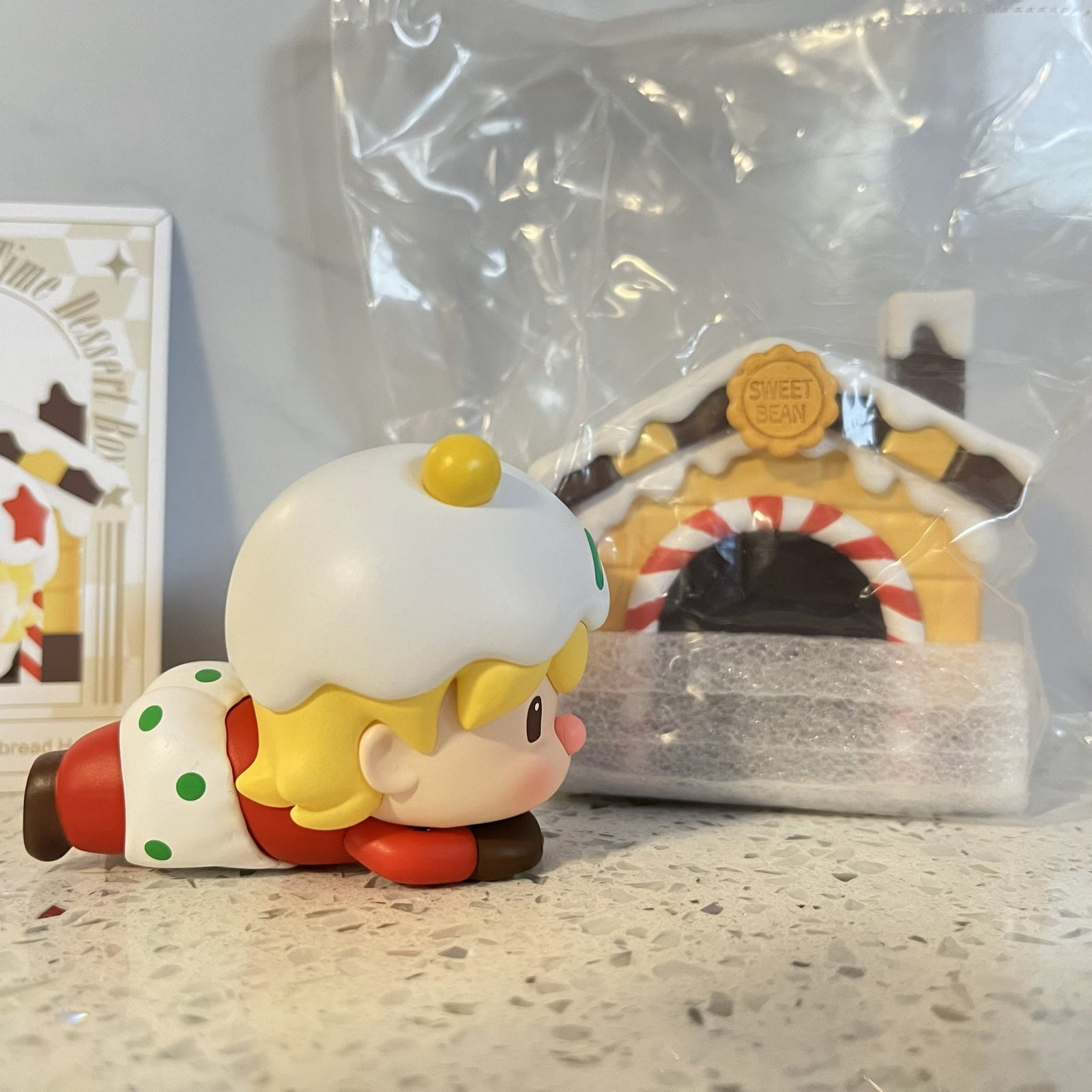 Frosty Gingerbread House - Sweet Bean Frozen Time Dessert Box by Pop Mart - 2