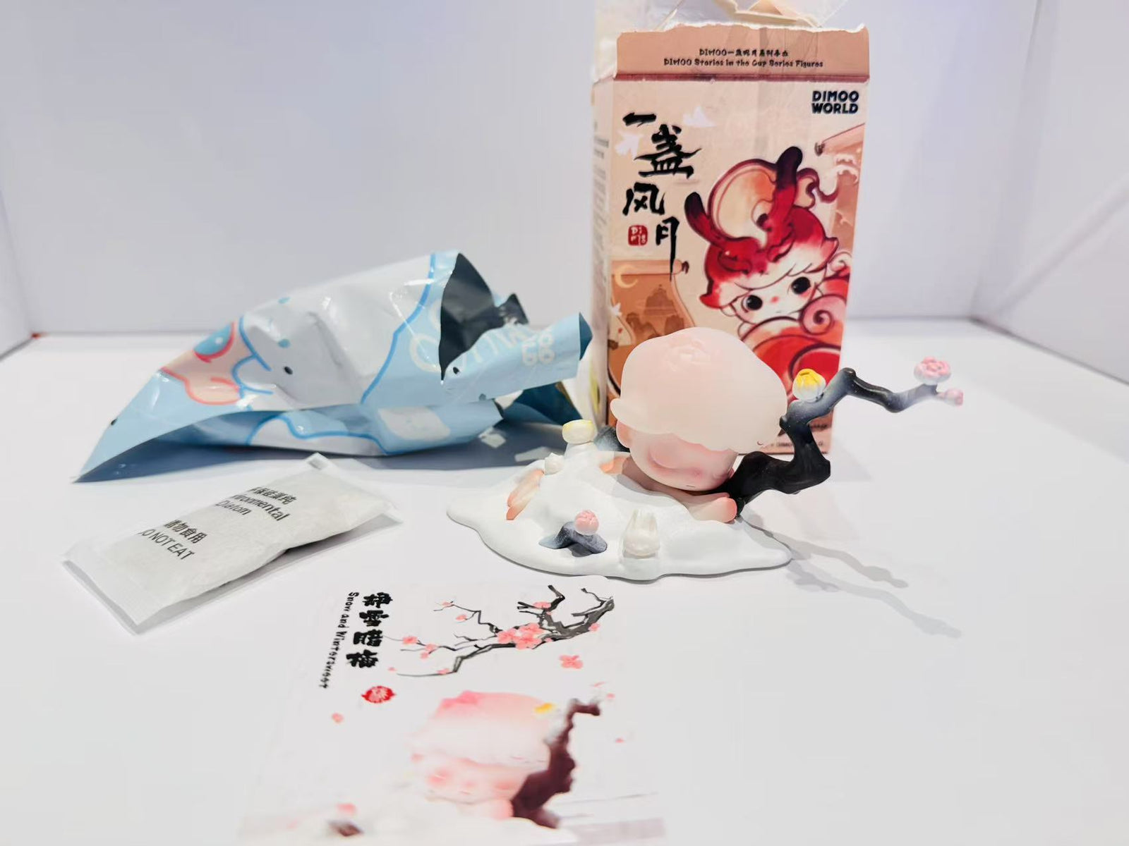 Snow and Wintersweet - Dimoo Stories In The Cup Series - Pop Mart