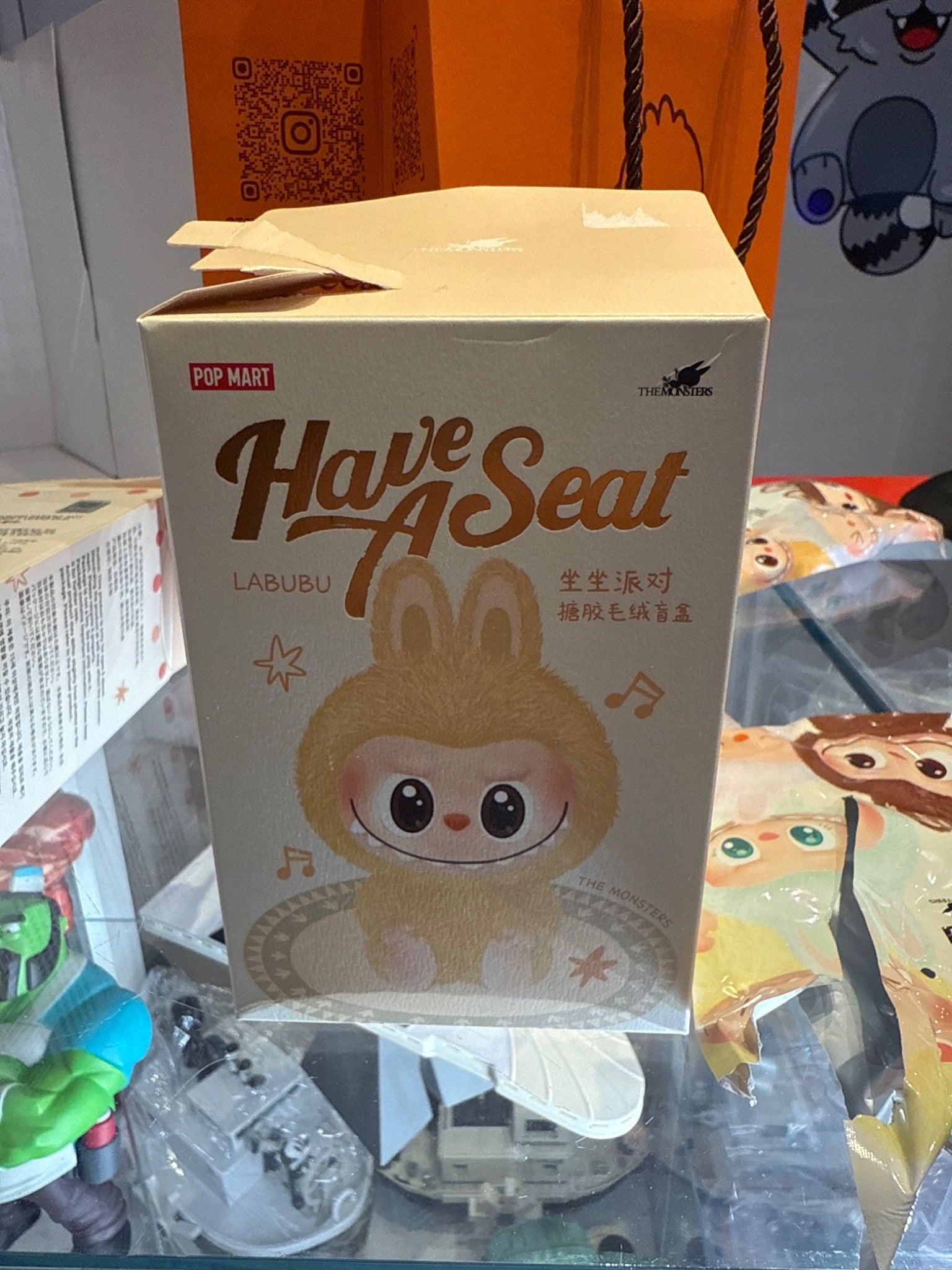 QUQU - Labubu Have a Seat - popmart  - 2