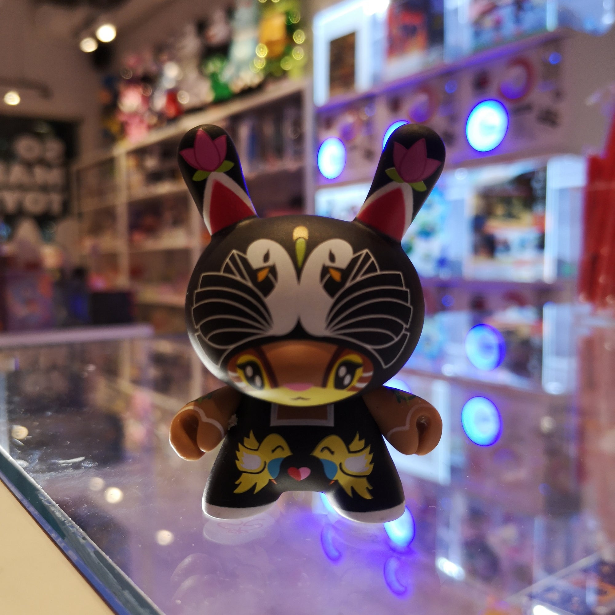 Sneaky Raccoon "Tao" - Dunny 2010 series by Kidrobot