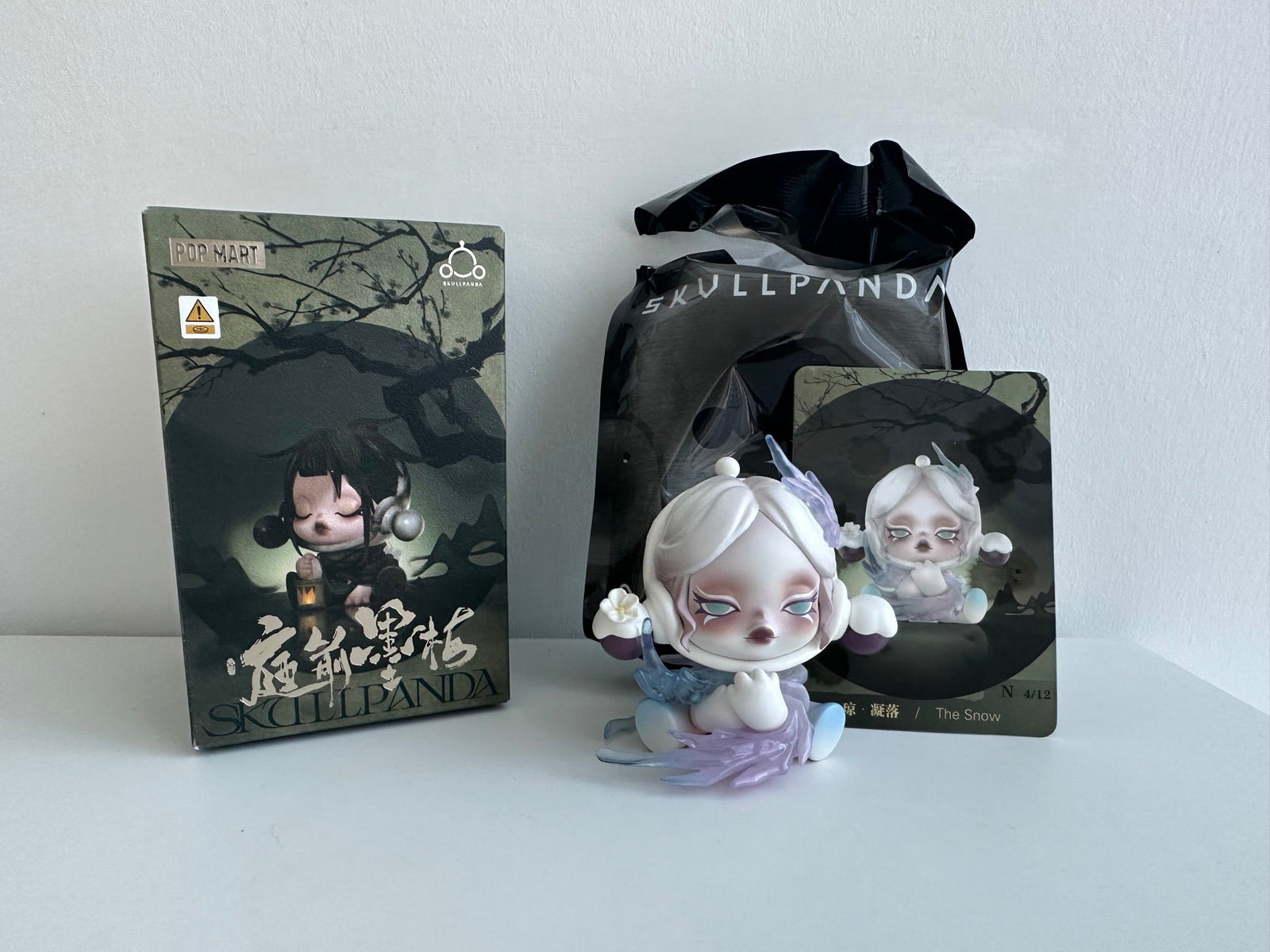 The Snow - SKULLPANDA The Ink Plum Blossom Series Figures by POP MART - 1