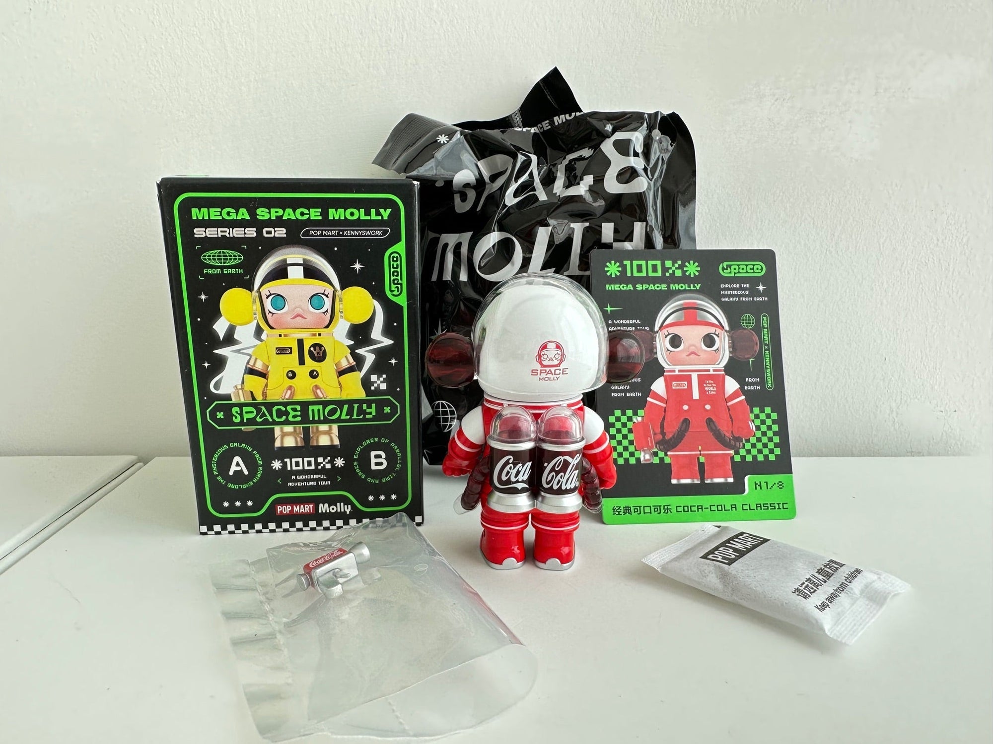 Coca Cola Classic - MEGA SPACE MOLLY 100% Series 2-A by POP MART - 2