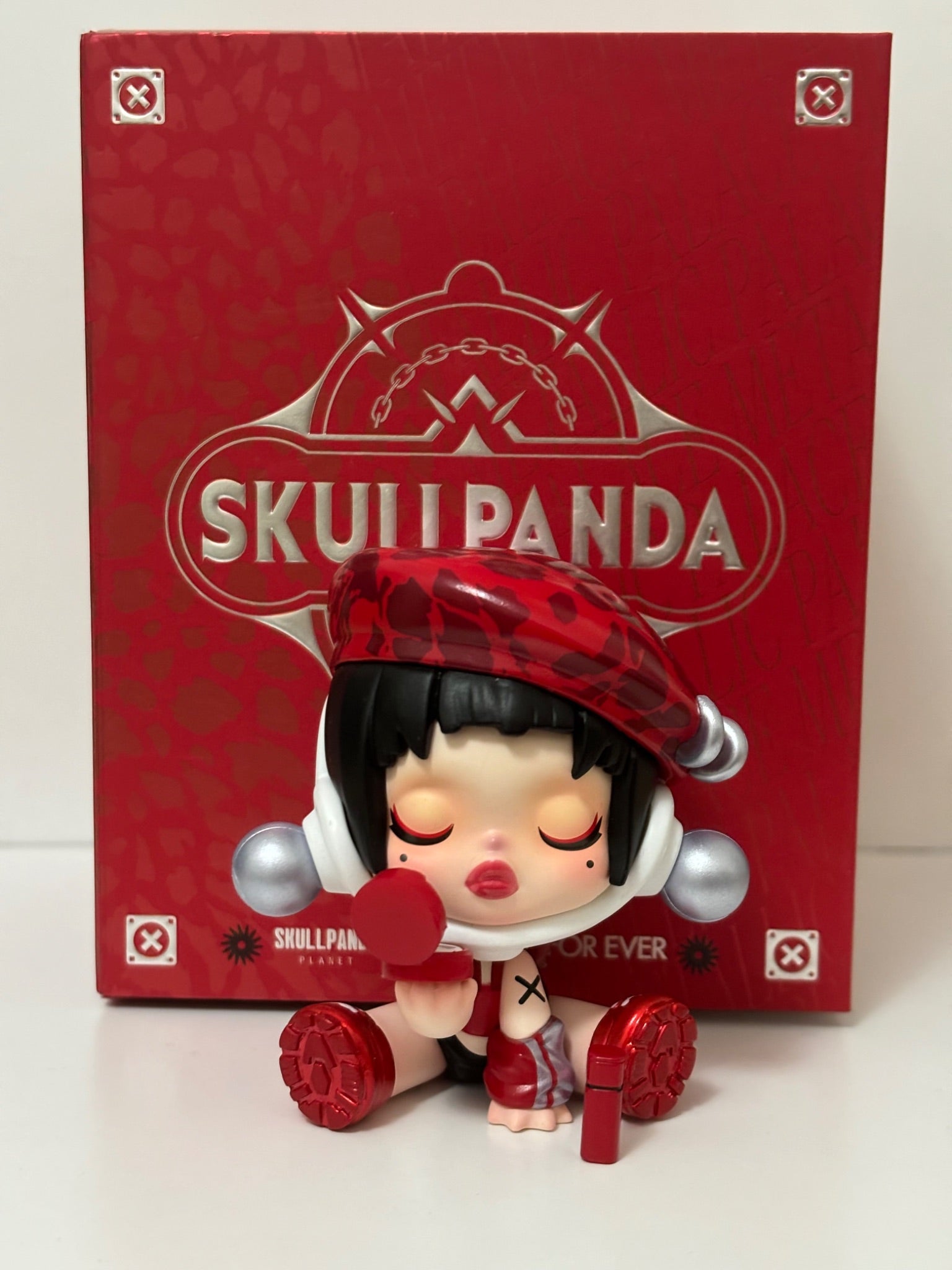 Skullpanda x Makeup Forever - Metallic Diva - 1