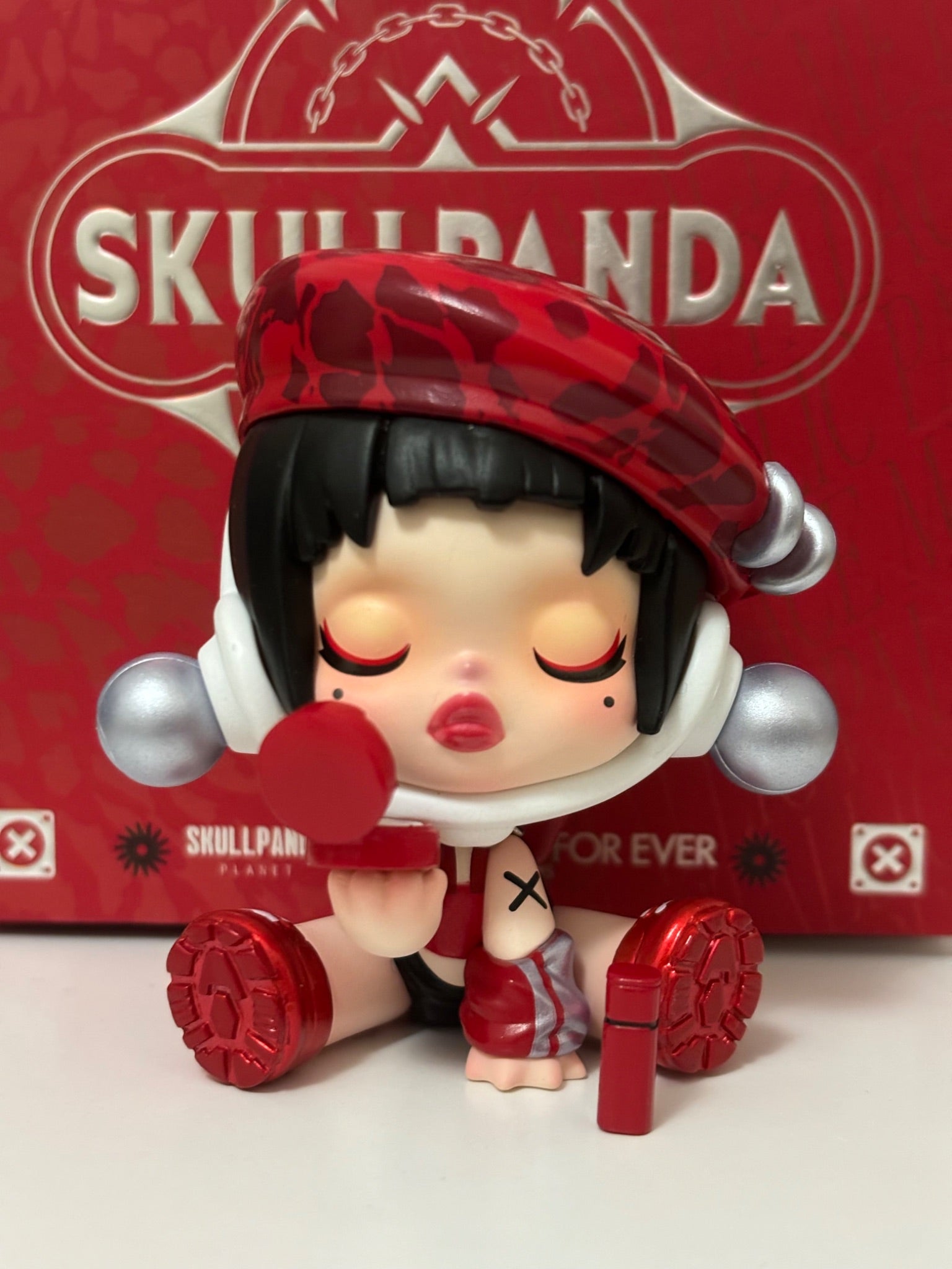 Skullpanda x Makeup Forever - Metallic Diva - 1