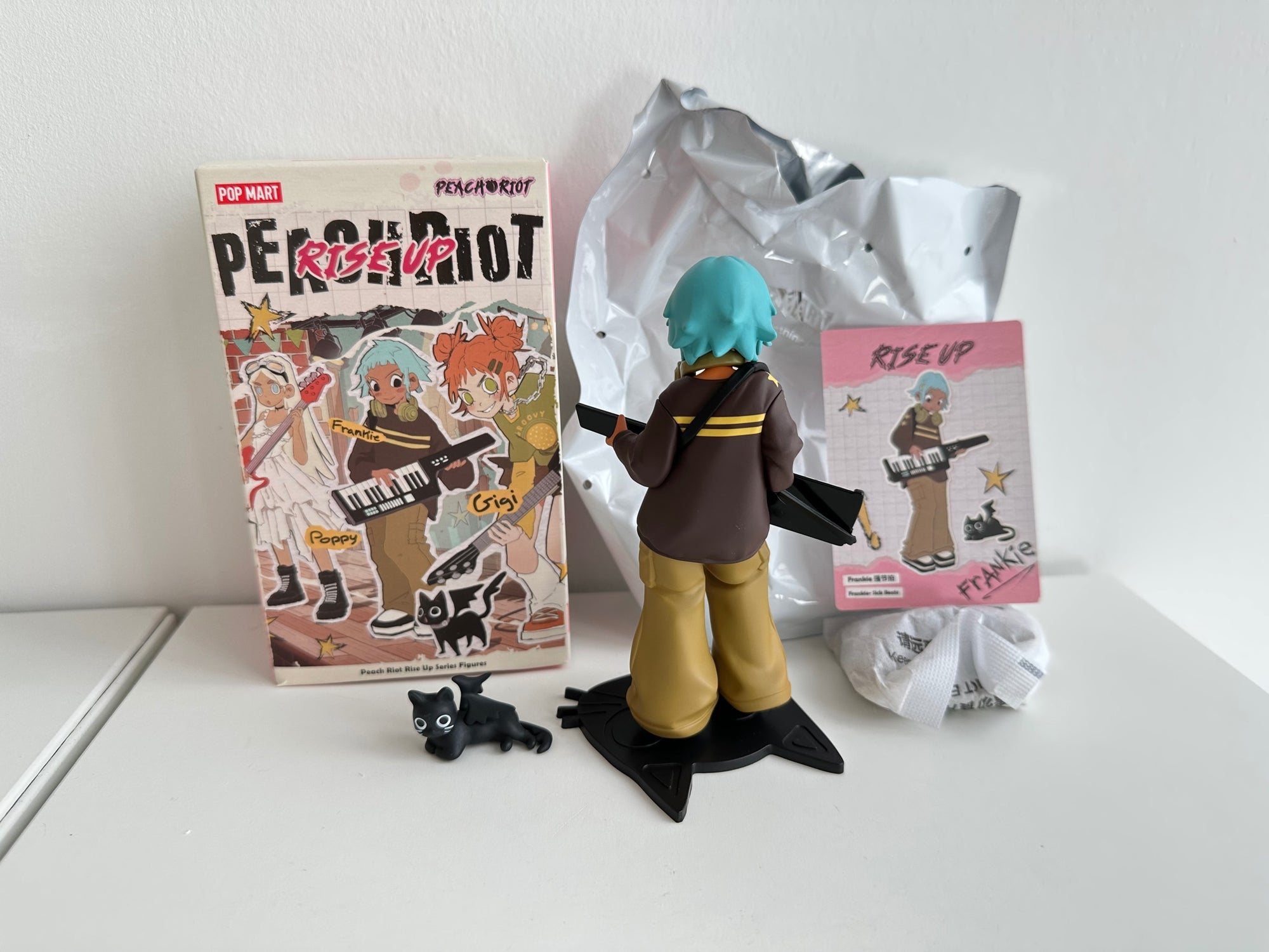 FRANKIE SICK BEATS - Peach Riot Rise Up Series Figures by POP MART - 1