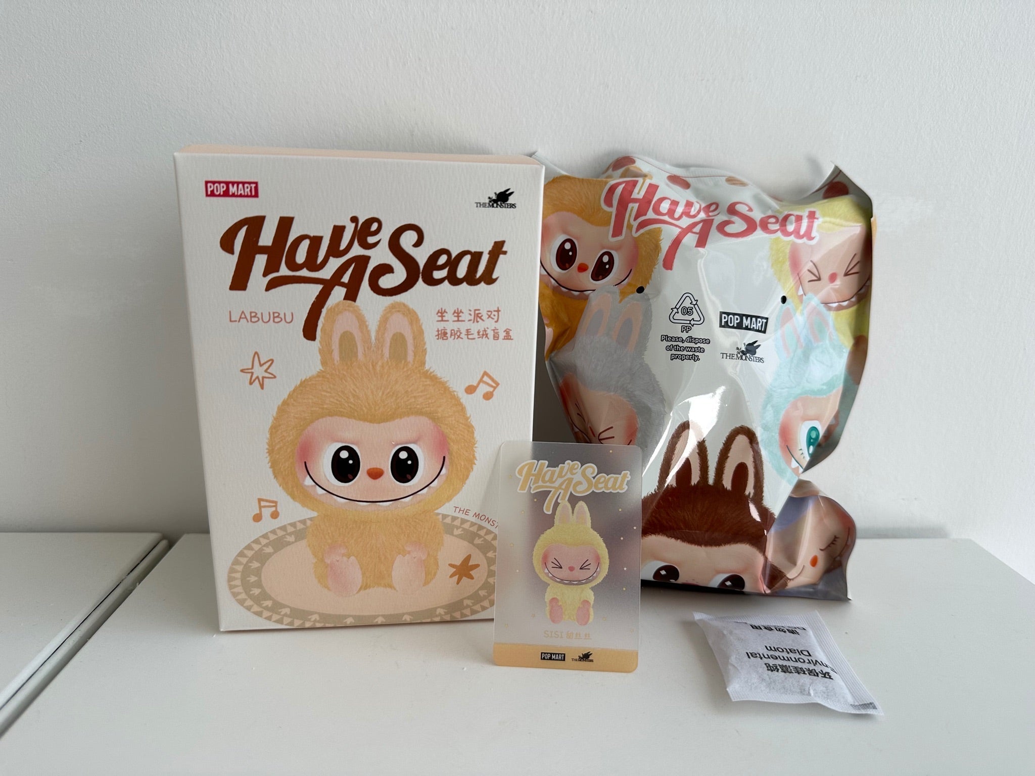 SISI - LABUBU The Monsters Macaron Have a seat limited 2nd SISI - LABUBU The Monsters Macaron Have a seat limited 2nd