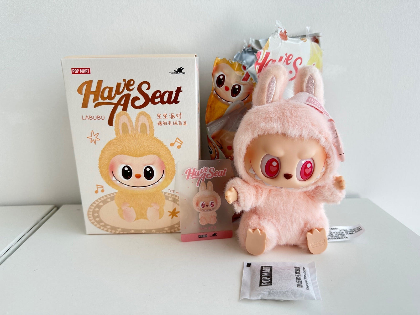 Amazon.co.jp: POPMART LABUBU HAVE A SEAT ぬいぐるみ DADA