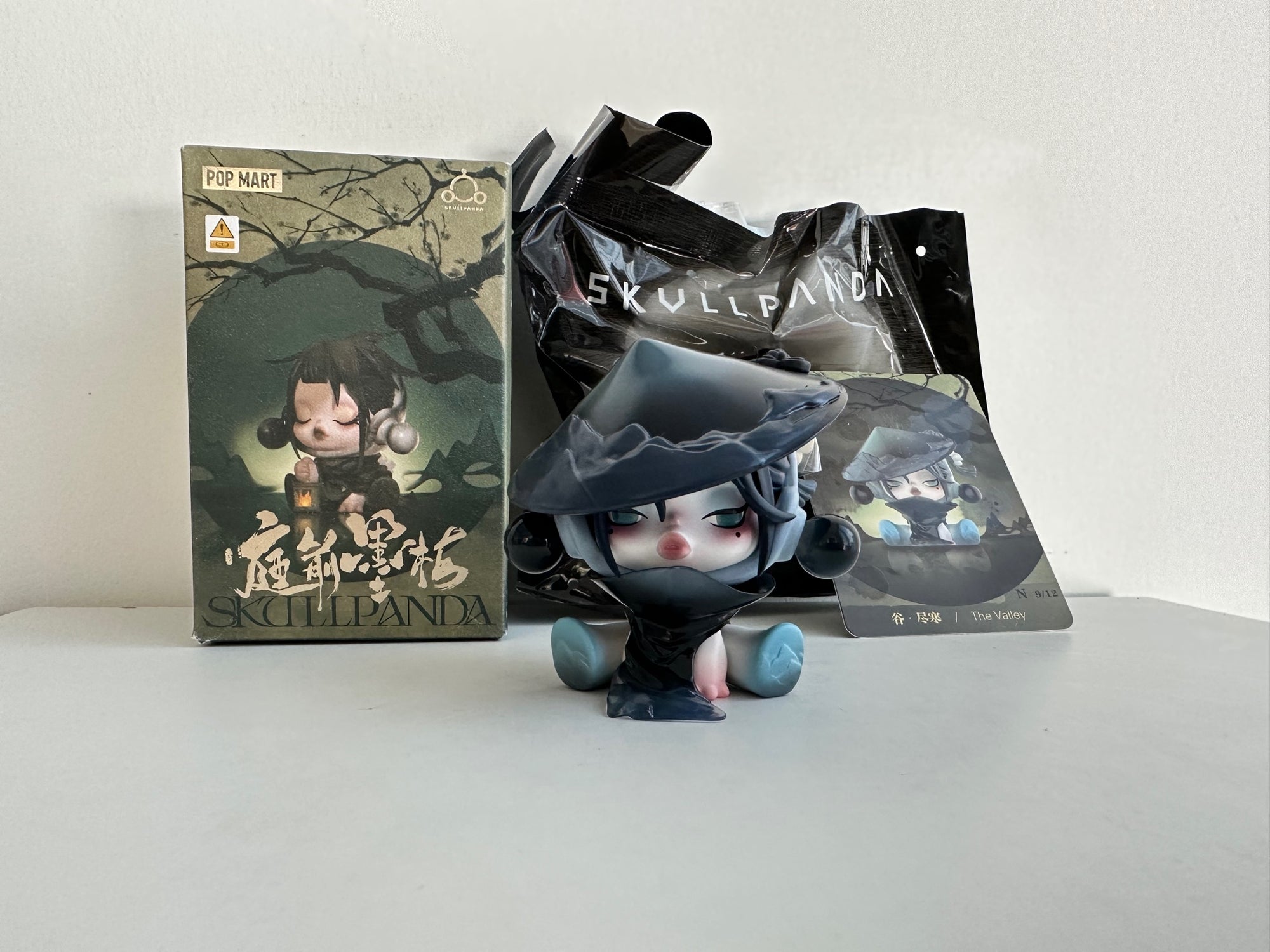 The valley - SKULLPANDA The Ink Plum Blossom Series by POP MART - 1