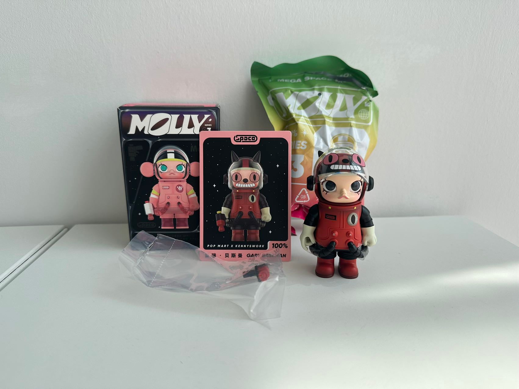 GARY BASEMAN - MEGA SPACE MOLLY 100% Series 3 by POP MART - 1