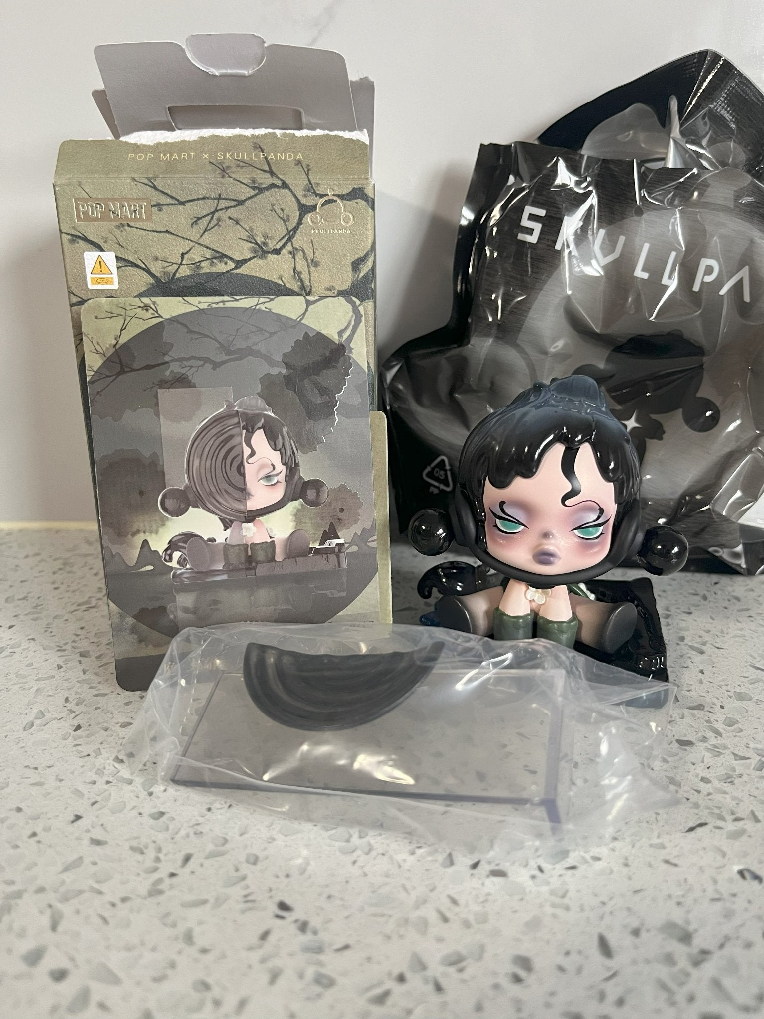 ポップマートSkullpanda シークレット in the garden POP MART】『SKULLPANDA』シークレット セット売り 美品 - メルカリ