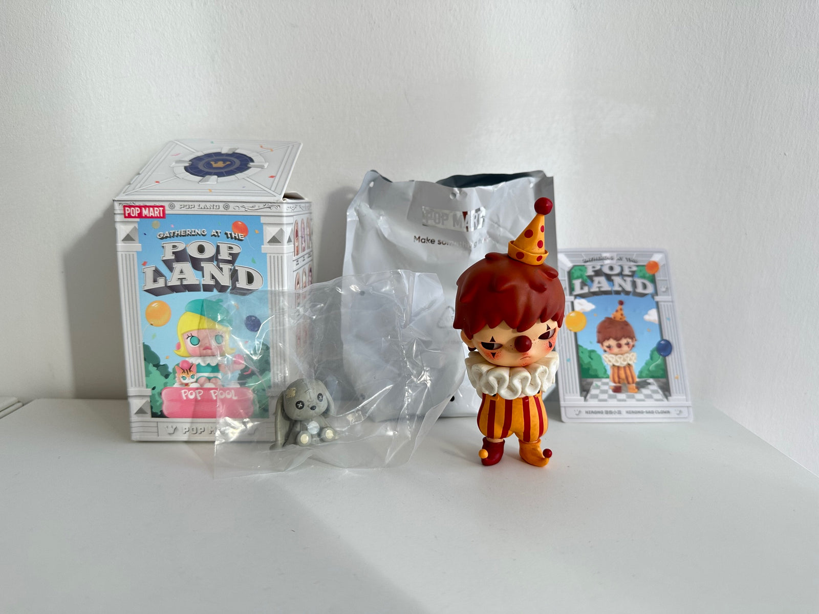 POPMART POPLAND限定 Hirono-sad clown Hirono Pop Mart Gathering at the Pop Land Series Hirono Sad