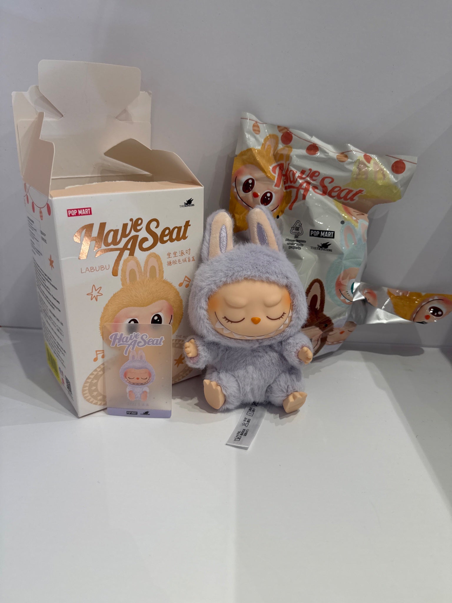 POP MART Have A Seat ハッピーラビット Zizi ZIZI - Labubu THE MONSTERS - Have a Seat Vinyl Plush by