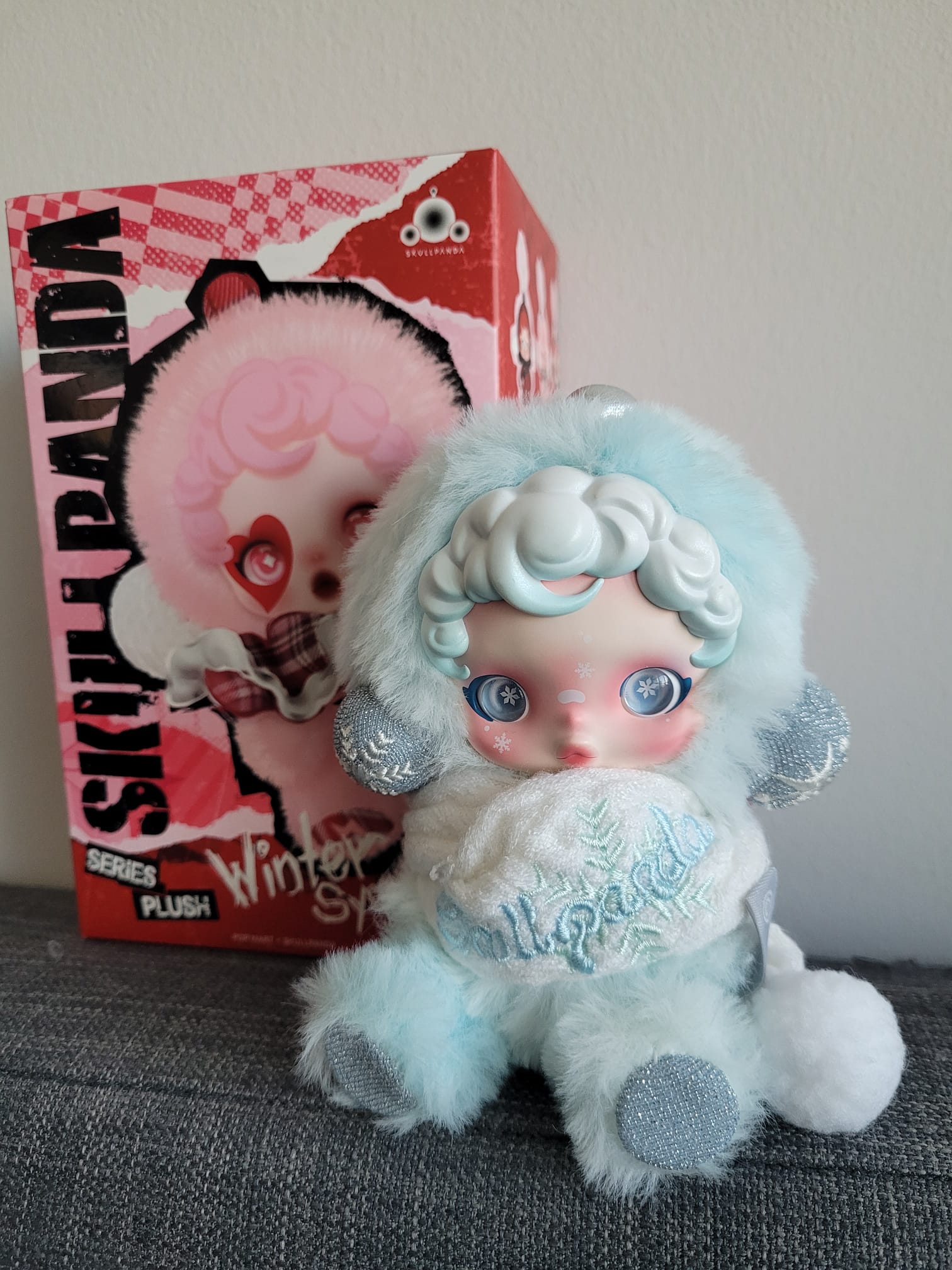 Skullpanda Song of Snow Pendant- Winter Symphony - Popmart - 1
