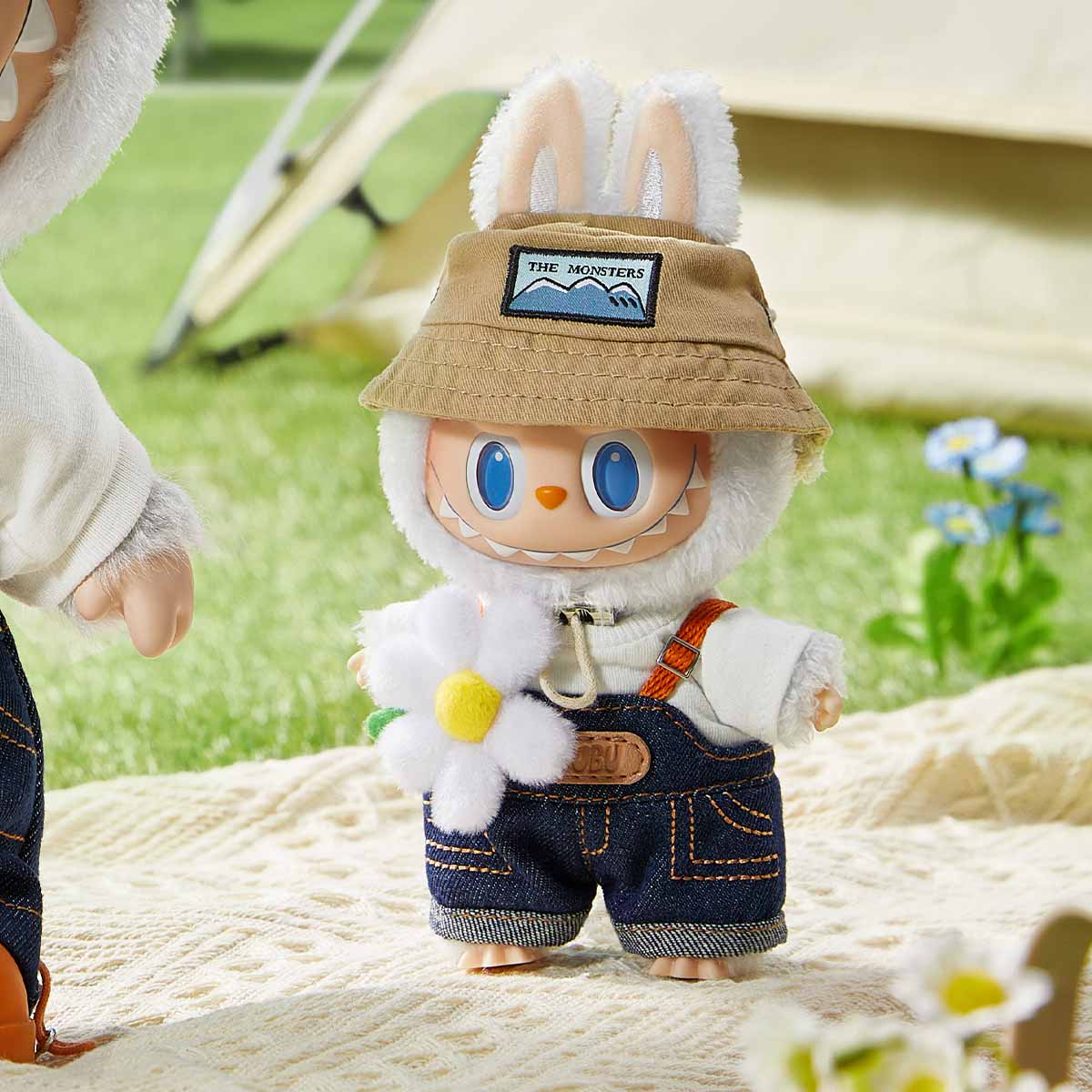 Labubu 小春野（FALL IN WILDシリーズ）ぬいぐるみ THE MONSTERS FALL IN WILD SERIES-Vinyl Plush Doll Pendant