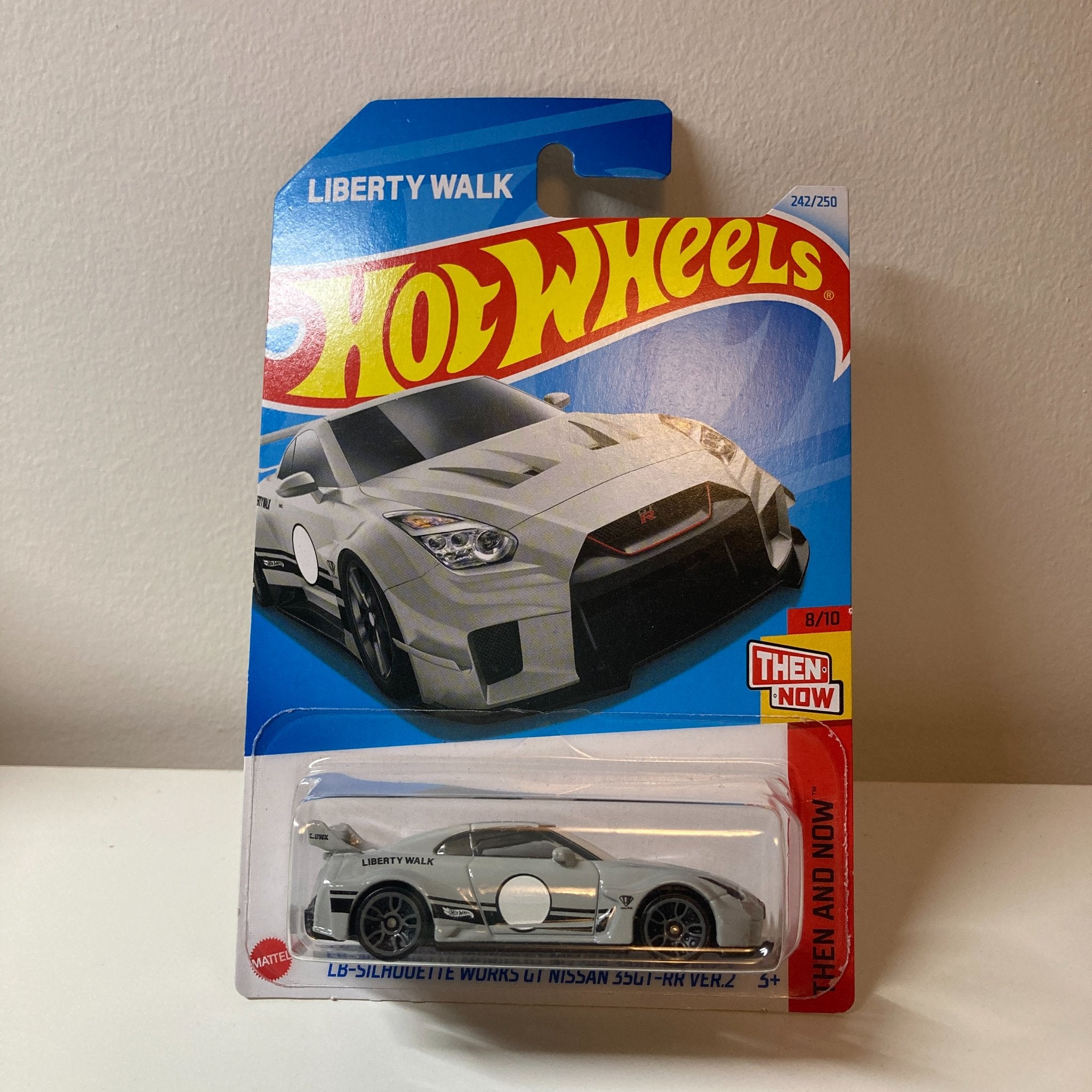 Liberty Walk LB-Silhouette Works GT Nissan 35GT-RR Ver.2