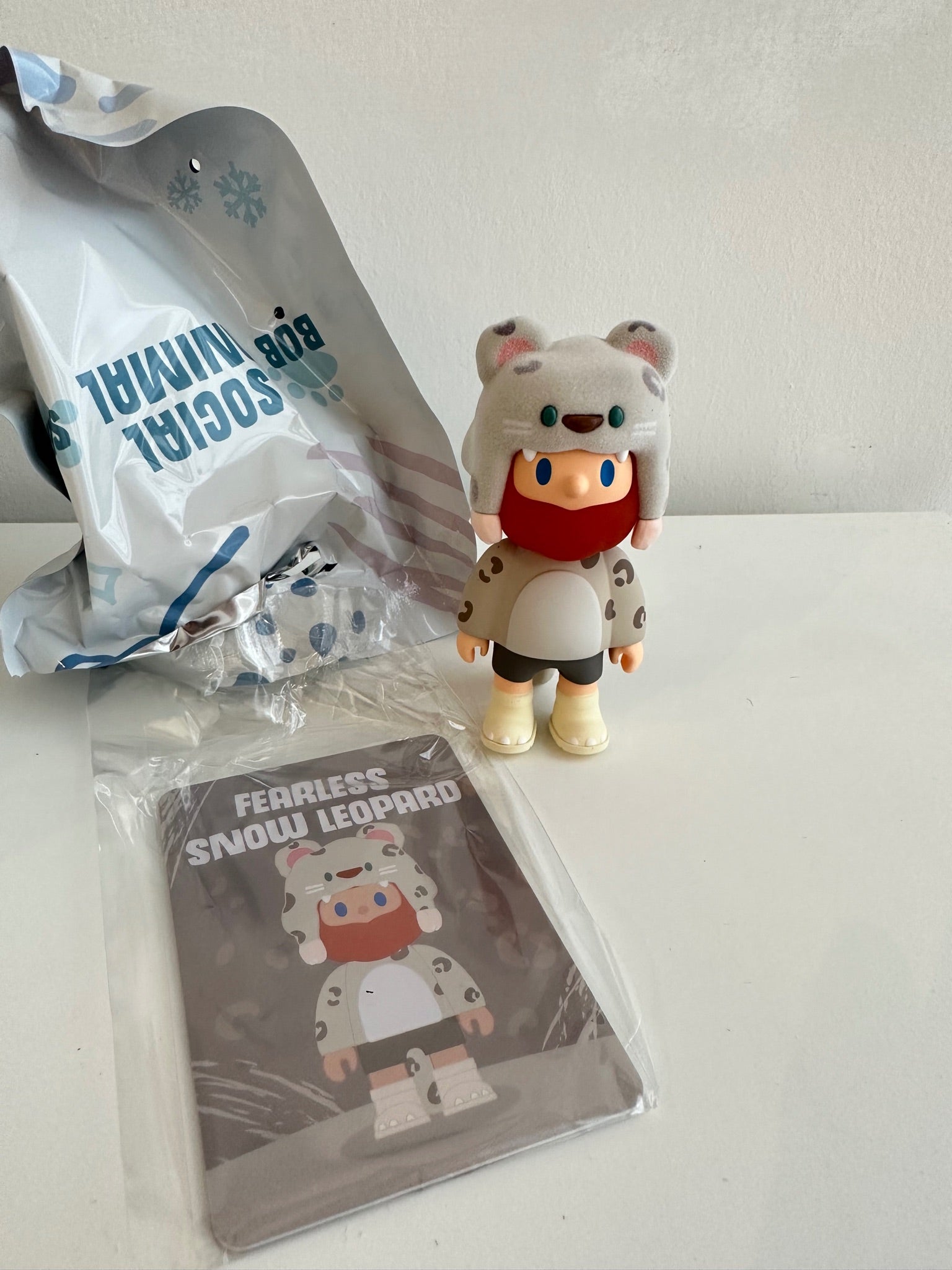 Fearless Snow Leopard - Farmer Bob Social Animal Blind Box Series by Finding Unicorn - 1