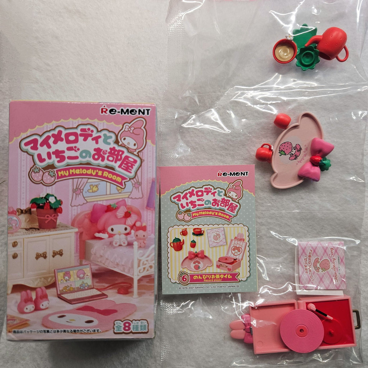 Record Player - My Melody&#39;s Strawberry Room Blind Box by Re-ment - 1