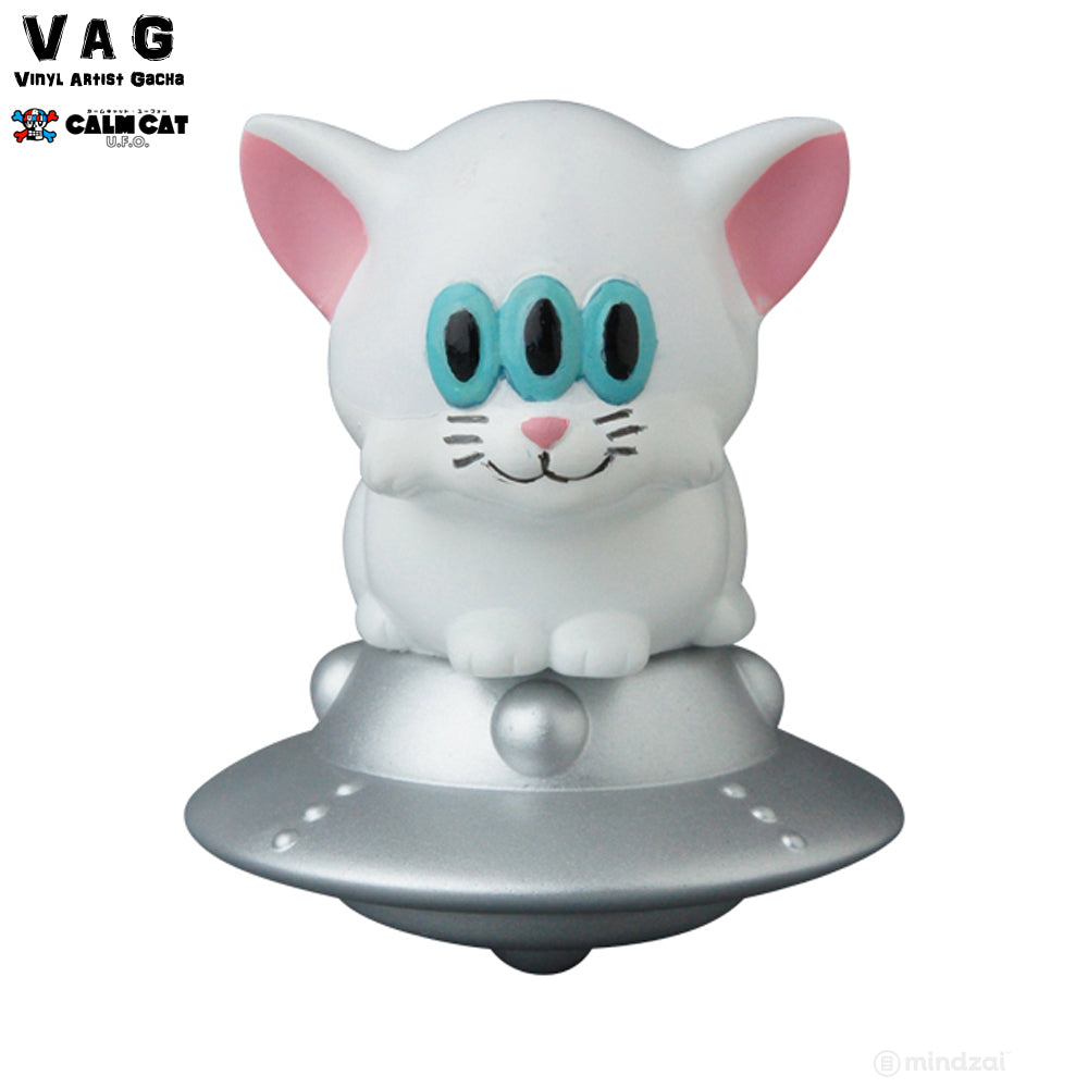Calm Cat UFO by Art Junkie x Vinyl Artist Gacha (VAG) Series 17